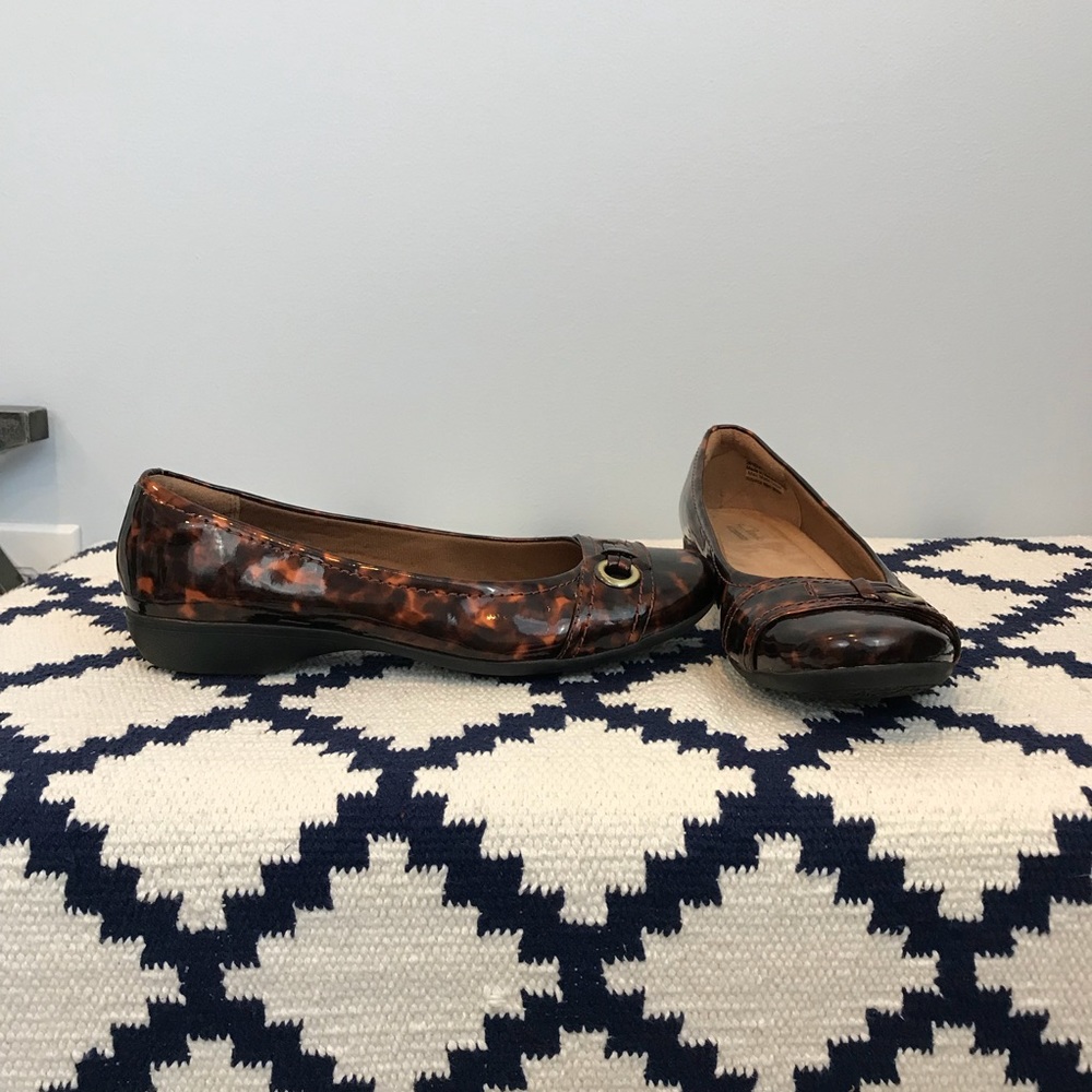 Clarks Tortoiseshell Flats Size 7 - image 3